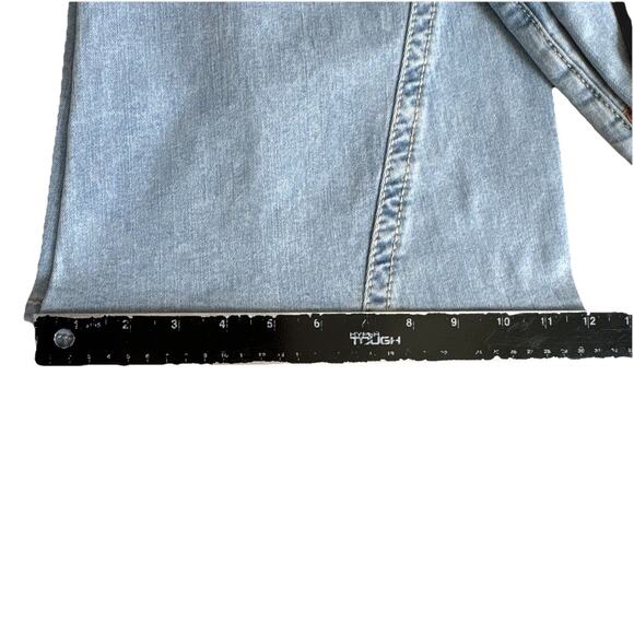 TRUE RELIGION JOEY MID RISE BIG T FLARE JEAN 40 Light Wash Free Priority Ship - Picture 3 of 4